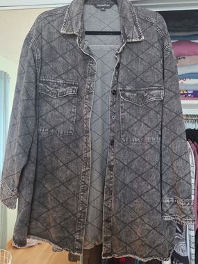 DAVI & DANI Quilted Washed Gray Denim Shacket